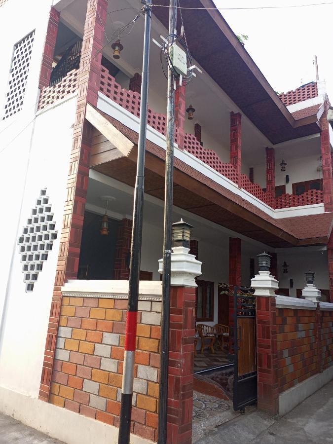 Zen Moon Hostel ジョグジャカルタ エクステリア 写真