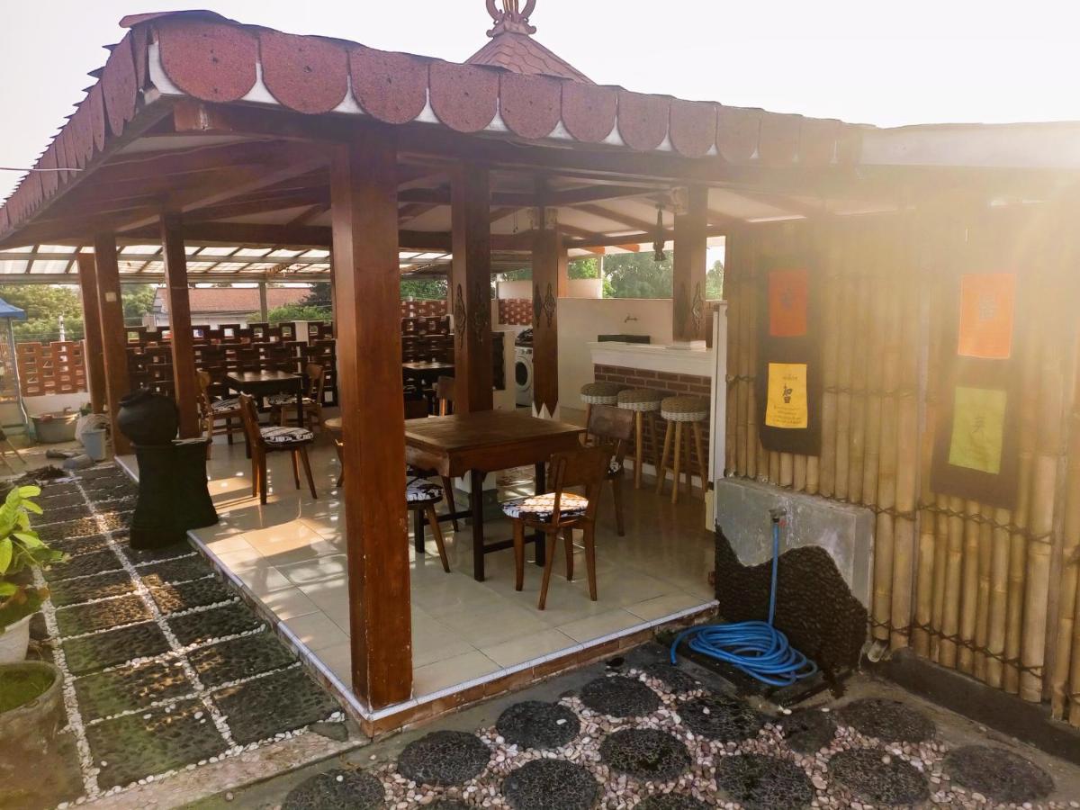 Zen Moon Hostel ジョグジャカルタ エクステリア 写真